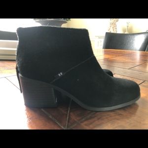 Like new booties by Tom’s. Size 6.5
